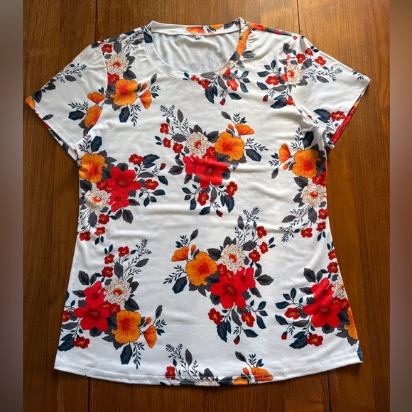 unbranded Tops - Floral Print Women’s Large Shirt